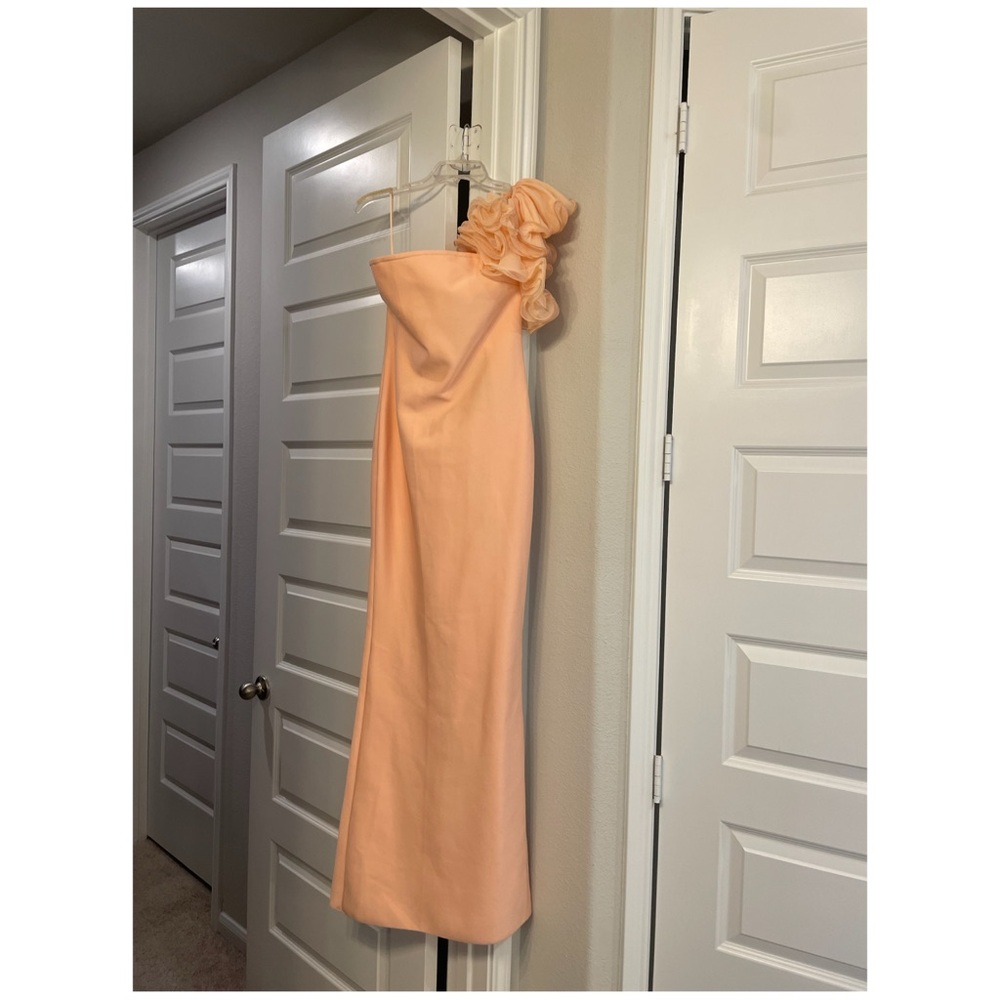 🧡 NWT Fashion Nova Peach Asymmetrical One Shoulder Gown Size L🍑